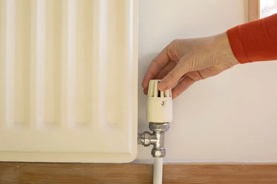 V&igrave; sao kh&ocirc;ng n&ecirc;n bật m&aacute;y sưởi suốt đ&ecirc;m?- Ảnh 1.