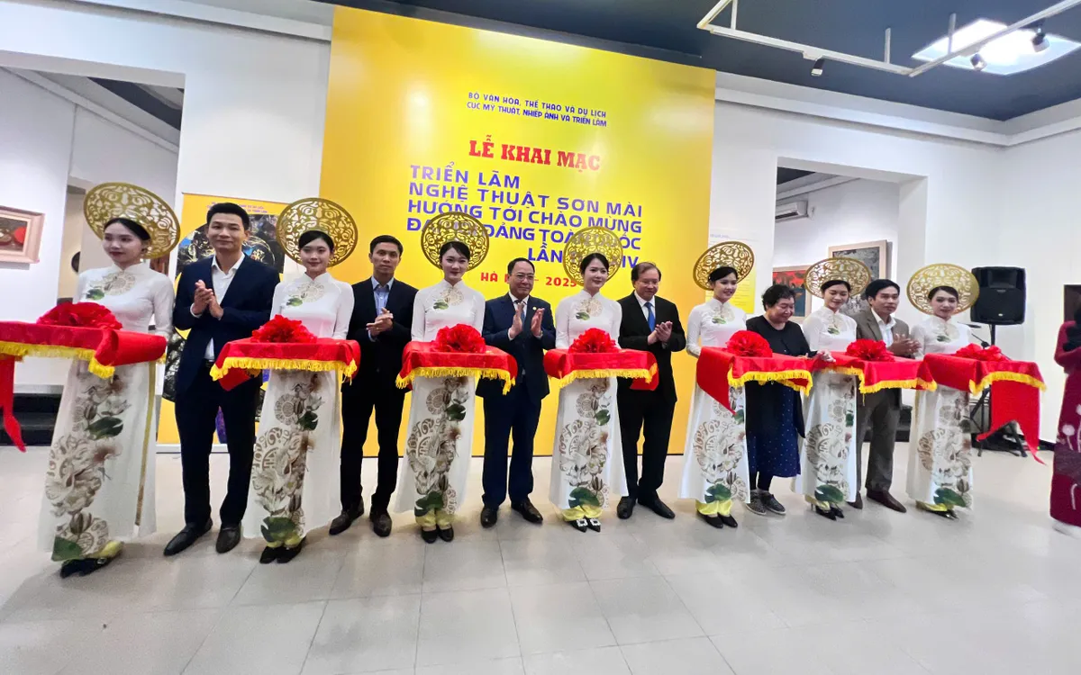 Khai mạc Triển lãm Nghệ thuật sơn mài hướng tới chào mừng Đại hội Đảng toàn quốc lần thứ XIV