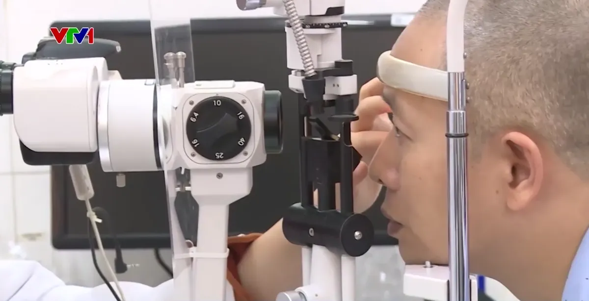 Hút thuốc lá và nguy cơ ảnh hưởng tới thị lực - Ảnh 2.