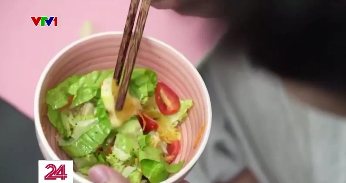 Ám ảnh cân nặng ảnh hưởng tâm lý người trẻ - Ảnh 2.