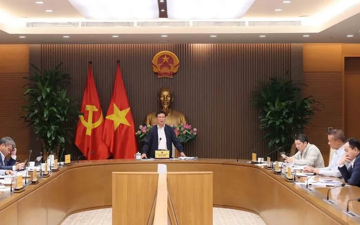 Phó Thủ tướng Hồ Đức Phớc chủ trì cuộc họp về dự thảo Nghị định cơ cấu lại vốn nhà nước tại doanh nghiệp. (Ảnh: TTXVN)