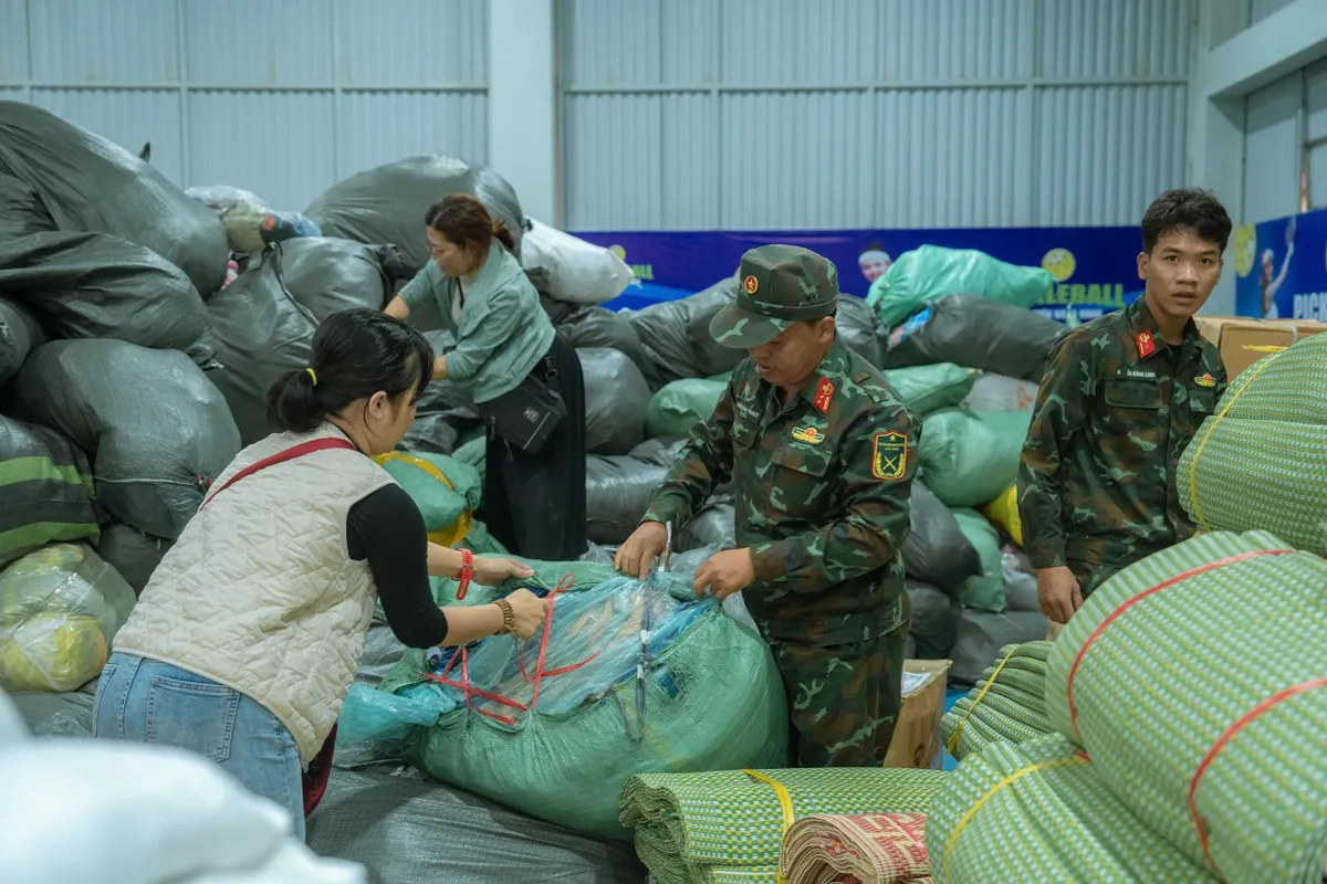 Binh chủng Đặc c&ocirc;ng tăng tốc x&acirc;y nh&agrave;, hỗ trợ d&acirc;n v&ugrave;ng lũ Kh&aacute;nh H&ograve;a - Đắk Lắk- Ảnh 4.