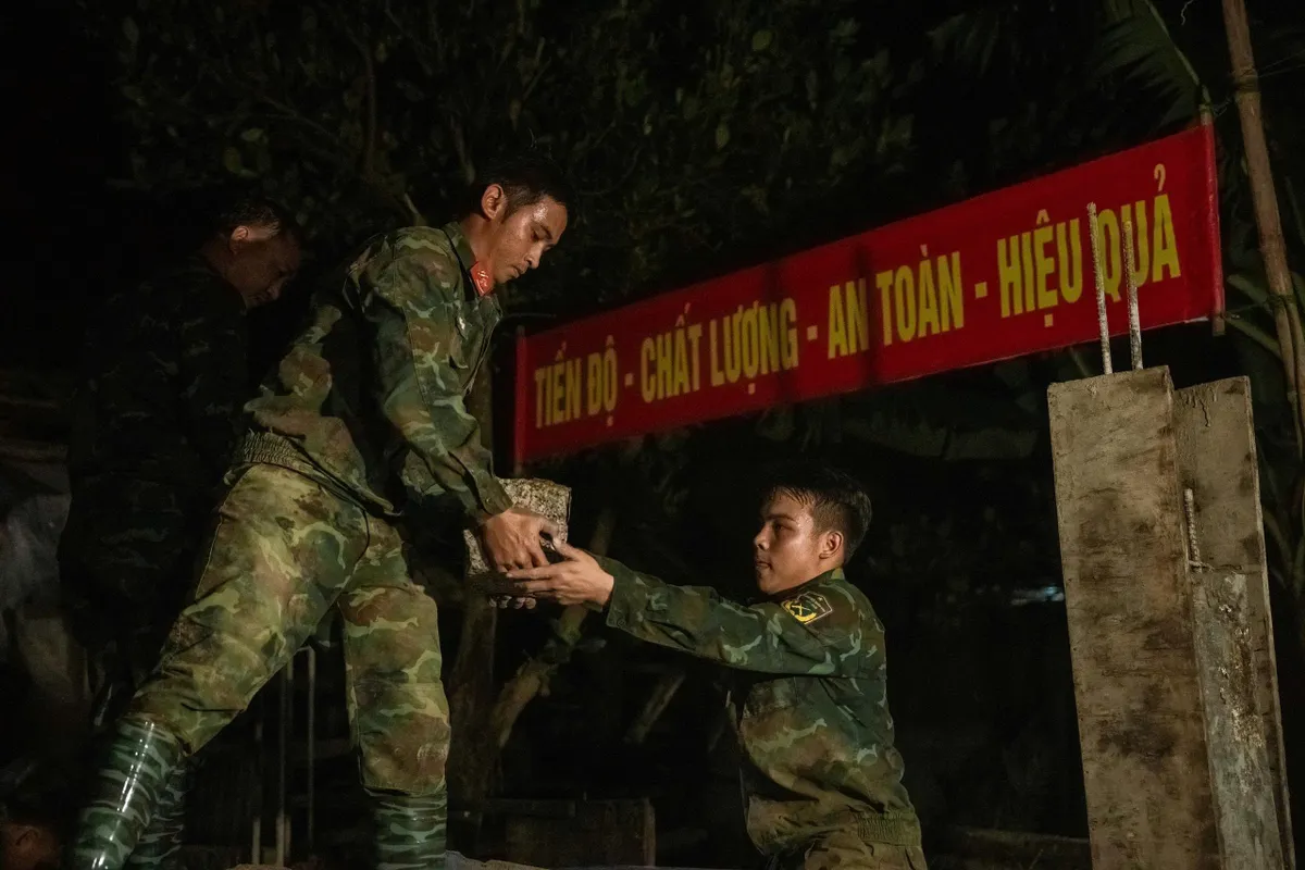 Binh chủng Đặc c&ocirc;ng tăng tốc x&acirc;y nh&agrave;, hỗ trợ d&acirc;n v&ugrave;ng lũ Kh&aacute;nh H&ograve;a - Đắk Lắk- Ảnh 3.