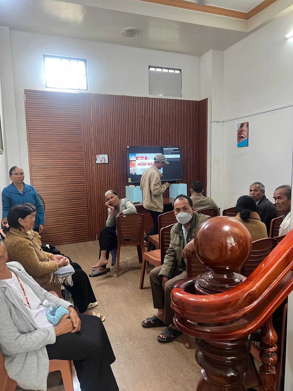 Triệt phá đường dây chuỗi phòng khám nha khoa “chui”, lừa đảo hơn 1.000 người. - Ảnh 1.