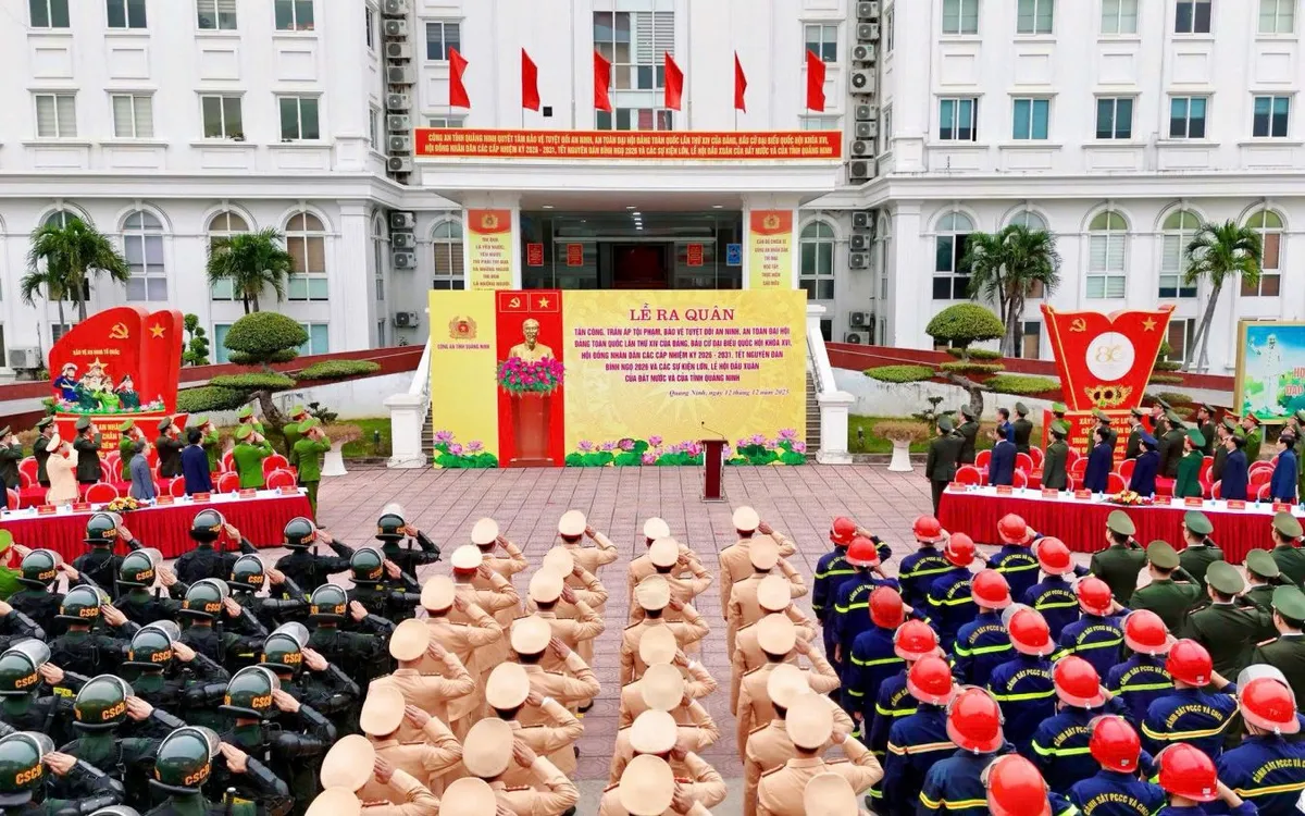 Quang cảnh buổi lễ ra quân