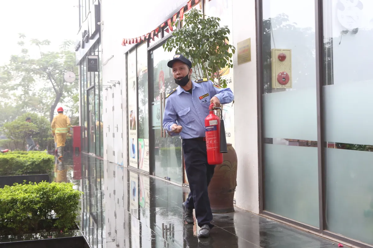 H&agrave; Nội: Diễn tập PCCC tại khu chung cư kiểm tra khả năng ứng ph&oacute; nh&agrave; cao tầng - Ảnh 1.