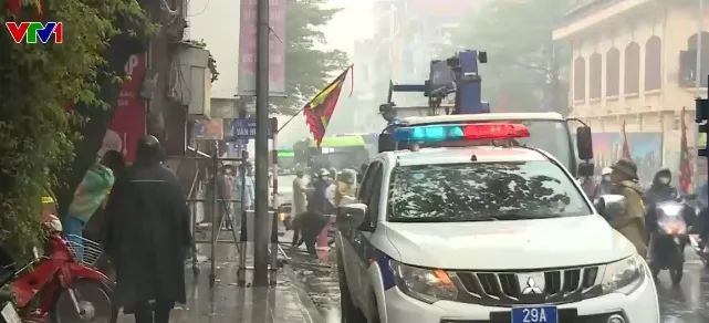 H&agrave; Nội tiếp tục ra qu&acirc;n dọn dẹp vỉa h&egrave;   - Ảnh 1.