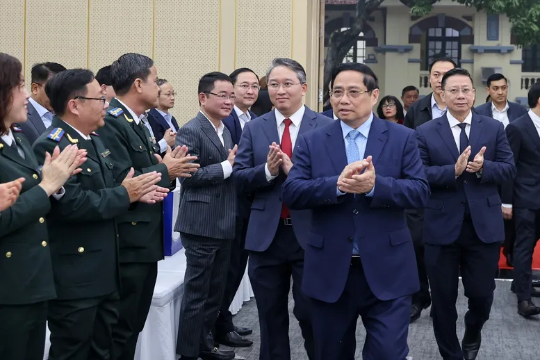 Thủ tướng: Chuyển từ "quản l&yacute; bằng ph&aacute;p luật" sang "kiến tạo thể chế ph&aacute;t triển" - Ảnh 1.