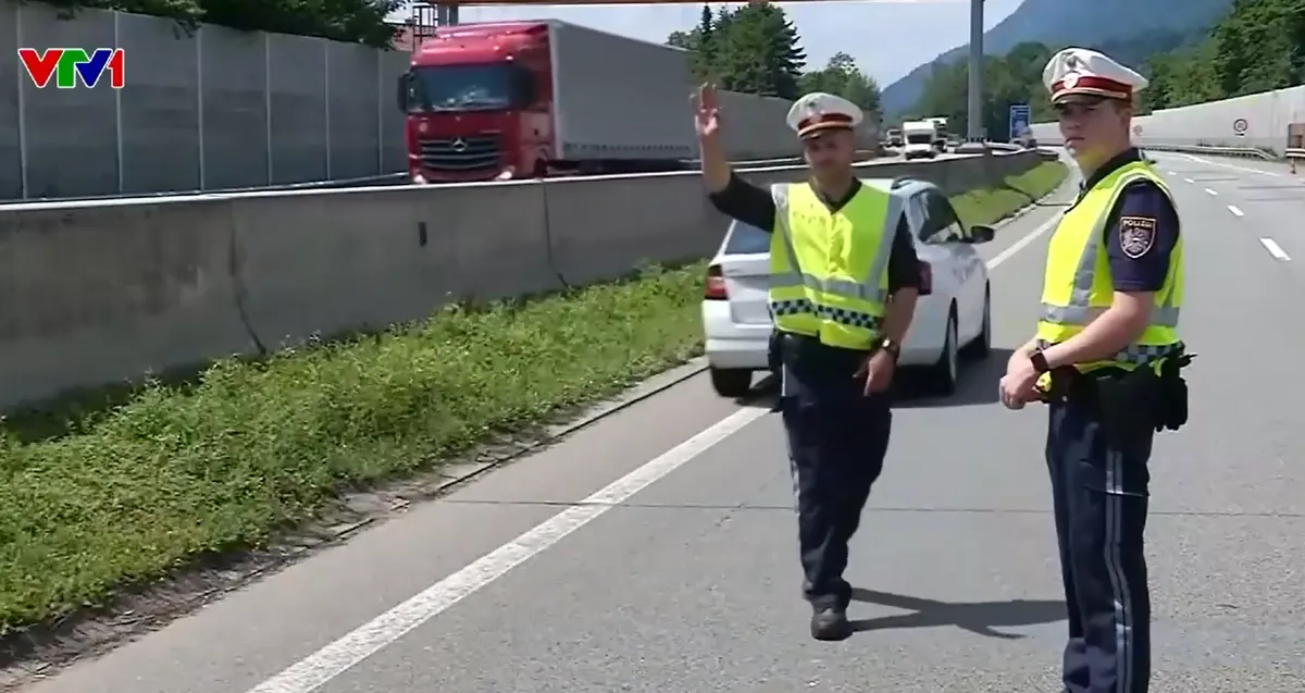 &Aacute;o gia hạn kiểm so&aacute;t bi&ecirc;n giới với 4 nước l&aacute;ng giềng- Ảnh 1.