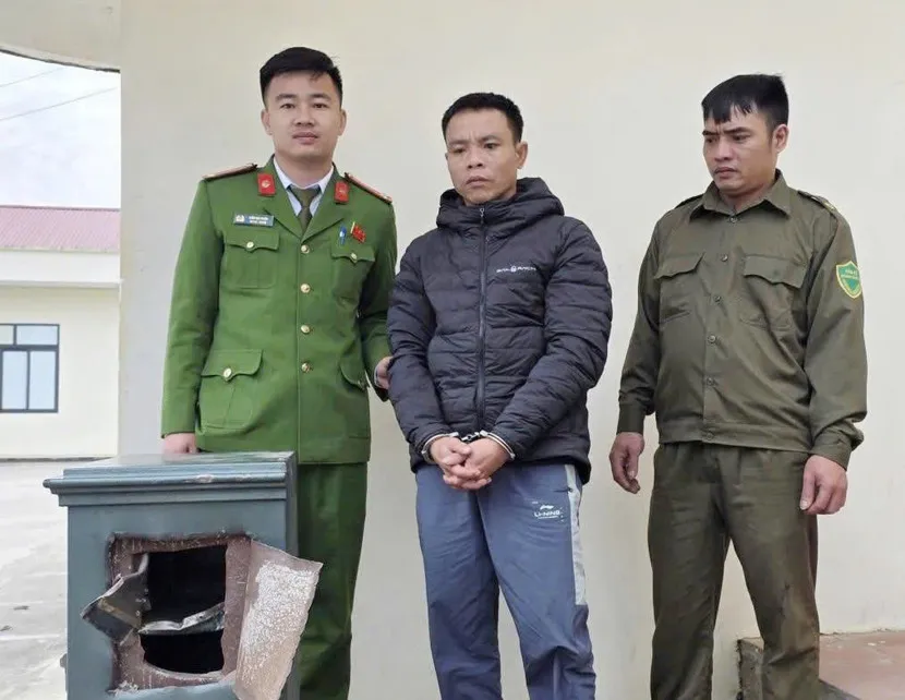 Tài xế taxi đột nhập nhà dân, đục két sắt lấy trộm tiền vàng- Ảnh 1. Tài xế taxi đột nhập nhà dân, đục két sắt lấy trộm tiền vàng- Ảnh 1.