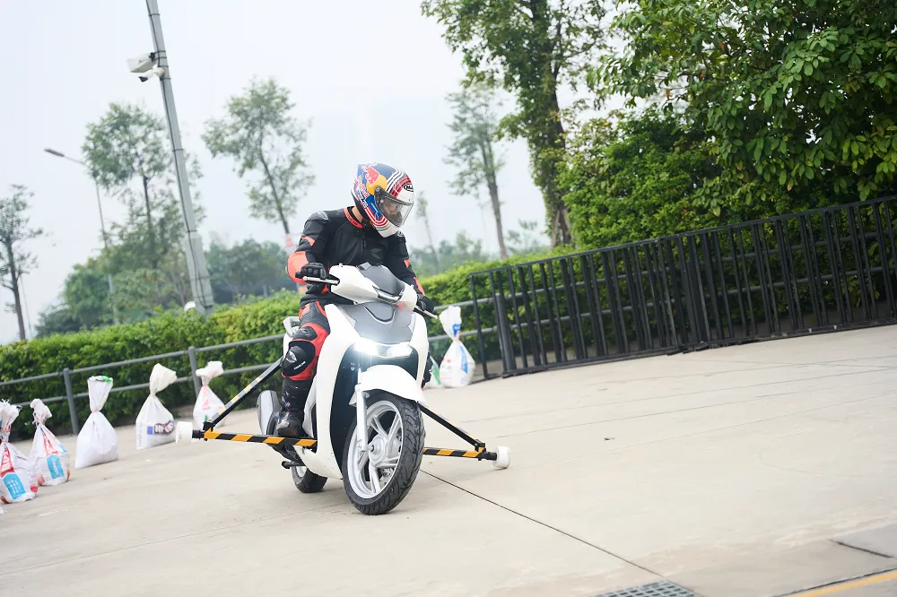 M&ocirc; phỏng c&ocirc;ng nghệ chống b&oacute; cứng phanh d&agrave;nh cho xe m&aacute;y - Ảnh 1.