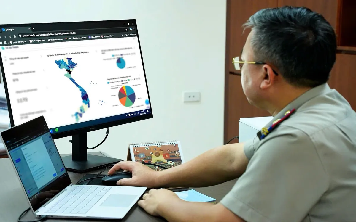 Thông qua trợ lý AI tại Trung tâm Giám sát, Điều hành thông minh hệ thống THADS, lãnh đạo có thể theo dõi tiến độ xử lý ngay trên một màn hình điều hành tập trung. Ảnh: VGP/BP