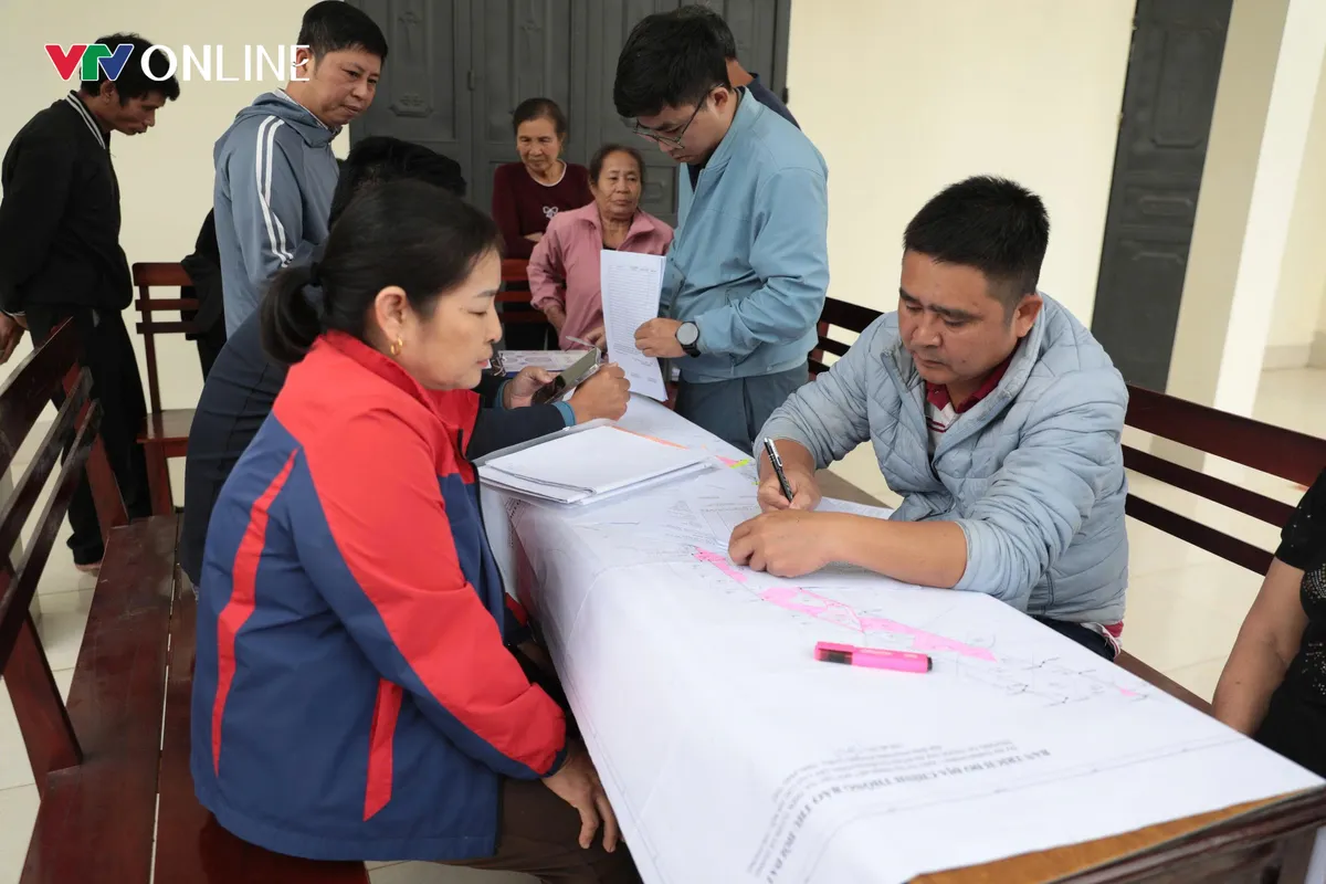 Phú Thọ quyết liệt tháo gỡ vướng mắc, đẩy nhanh tiến độ GPMB đường sắt tỷ đô - Ảnh 3.