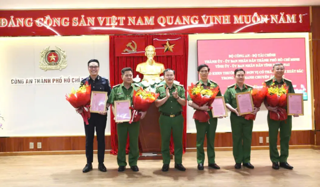 Khen thưởng c&aacute;c lực lượng ph&aacute; đường d&acirc;y ma t&uacute;y xuy&ecirc;n quốc gia 174kg- Ảnh 1.