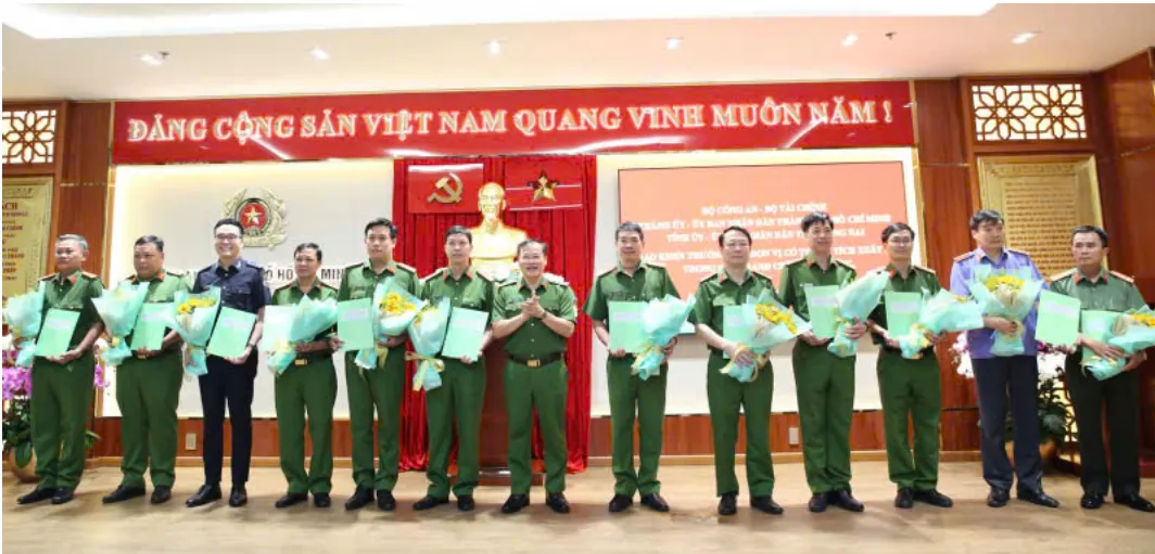 Khen thưởng c&aacute;c lực lượng ph&aacute; đường d&acirc;y ma t&uacute;y xuy&ecirc;n quốc gia 174kg- Ảnh 2.