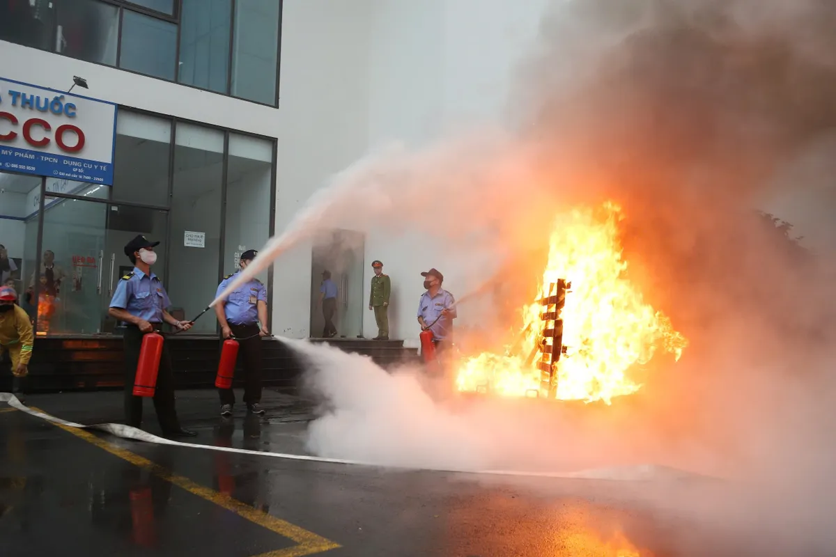 H&agrave; Nội: Diễn tập PCCC tại khu chung cư kiểm tra khả năng ứng ph&oacute; nh&agrave; cao tầng - Ảnh 3.