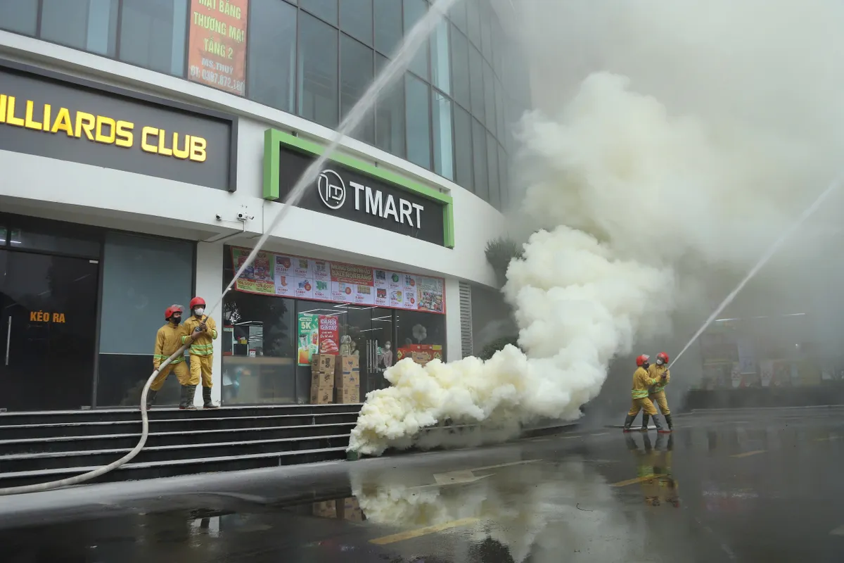 H&agrave; Nội: Diễn tập PCCC tại khu chung cư kiểm tra khả năng ứng ph&oacute; nh&agrave; cao tầng - Ảnh 12.