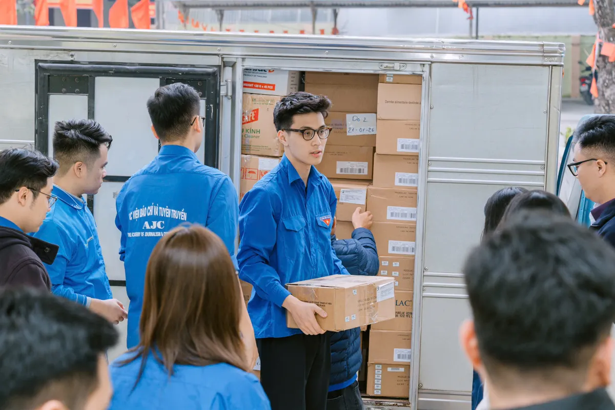 Đo&agrave;n Thanh ni&ecirc;n Đ&agrave;i THVN: Tuổi trẻ chia sẻ hạnh ph&uacute;c  - Ảnh 5.