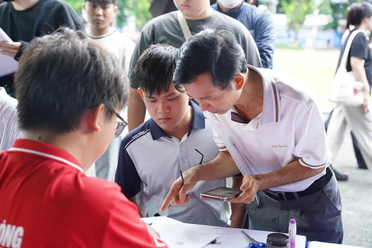 Đại học Quốc gia TP Hồ Ch&iacute; Minh l&agrave;m r&otilde; th&ocirc;ng tin về phương thức x&eacute;t tuyển tổng hợp  - Ảnh 2.