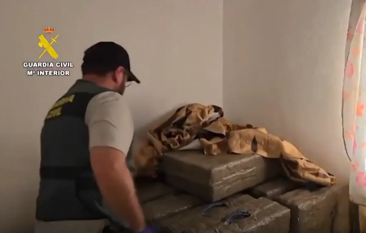 T&acirc;y Ban Nha triệt ph&aacute; băng nh&oacute;m vận chuyển ma t&uacute;y bằng trực thăng từ Morocco- Ảnh 1.