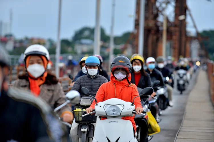 Miền Bắc rét khô, trưa nắng ấm, miền Trung mưa dông- Ảnh 1. Miền Bắc rét khô, trưa nắng ấm, miền Trung mưa dông- Ảnh 1.