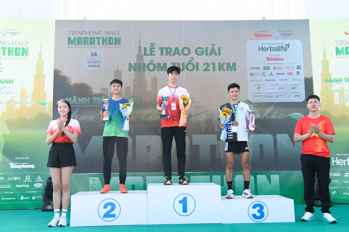 Bứt phá nắng sớm, các runner gặt hái thành công tại Tiền Phong Half Marathon 202- Ảnh 3.