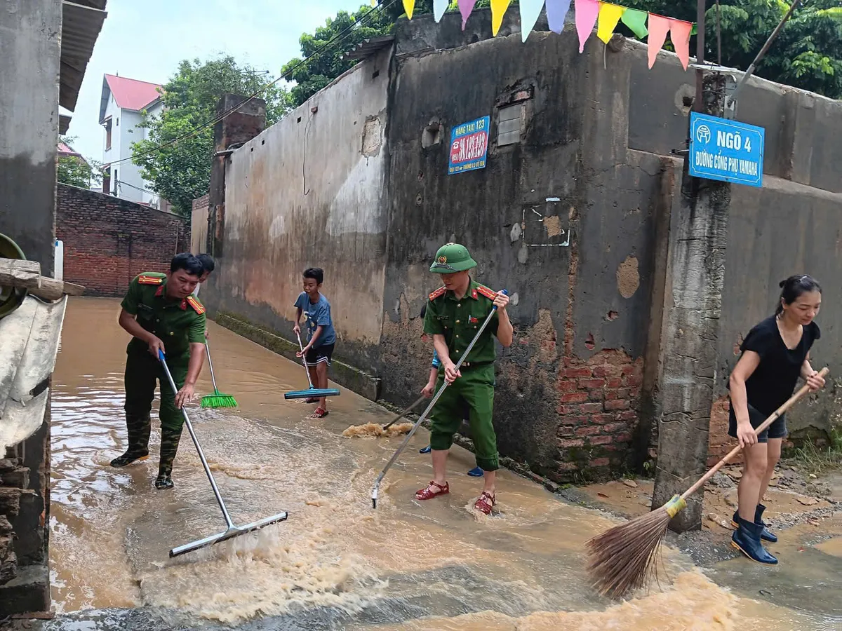 Phong tr&agrave;o thi đua "Ba nhất" trong c&ocirc;ng an: Điểm tựa b&igrave;nh y&ecirc;n của nh&acirc;n d&acirc;n - Ảnh 1.