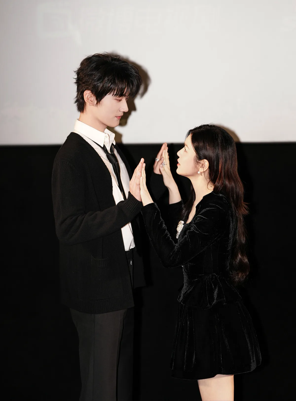 Cặp đôi chị em chênh 19 tuổi phim “Ngắm bắn hồ điệp” kết hợp ăn ý- Ảnh 2. Cặp đôi chị em chênh 19 tuổi phim “Ngắm bắn hồ điệp” kết hợp ăn ý- Ảnh 2.