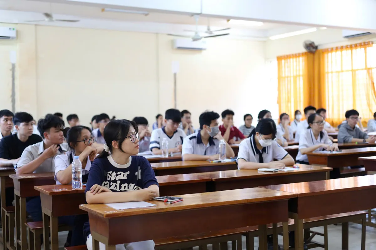 Đại học Quốc gia TP Hồ Ch&iacute; Minh l&agrave;m r&otilde; th&ocirc;ng tin về phương thức x&eacute;t tuyển tổng hợp  - Ảnh 3.