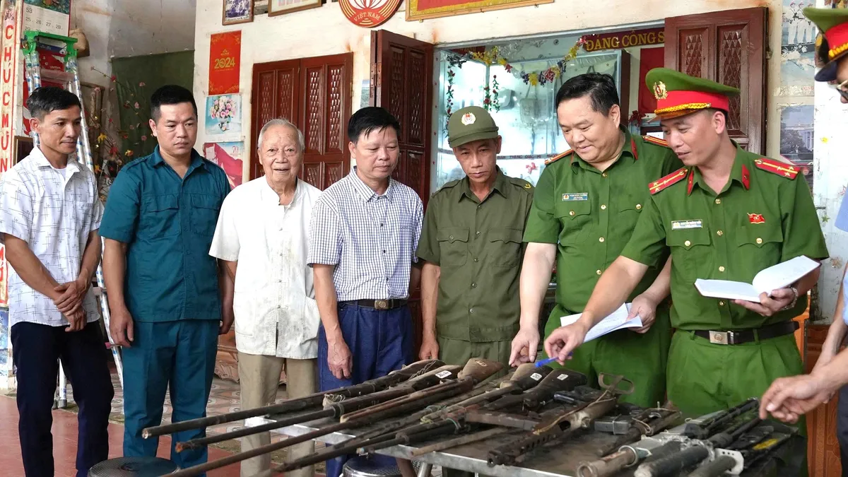 Lào Cai vận động thu hồi hơn 18.000 vũ khí, vật liệu nổ - Ảnh 1.