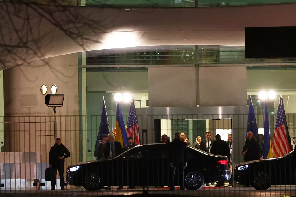 Mỹ - Ukraine đạt tiến triển trong đ&agrave;m ph&aacute;n h&ograve;a b&igrave;nh k&eacute;o d&agrave;i 5 giờ tại Berlin - Ảnh 2.