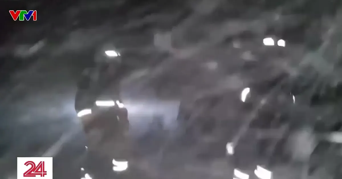 200 người chạy thoát thân khỏi trận bão tuyết kinh hoàng tại Nga - Ảnh 1.