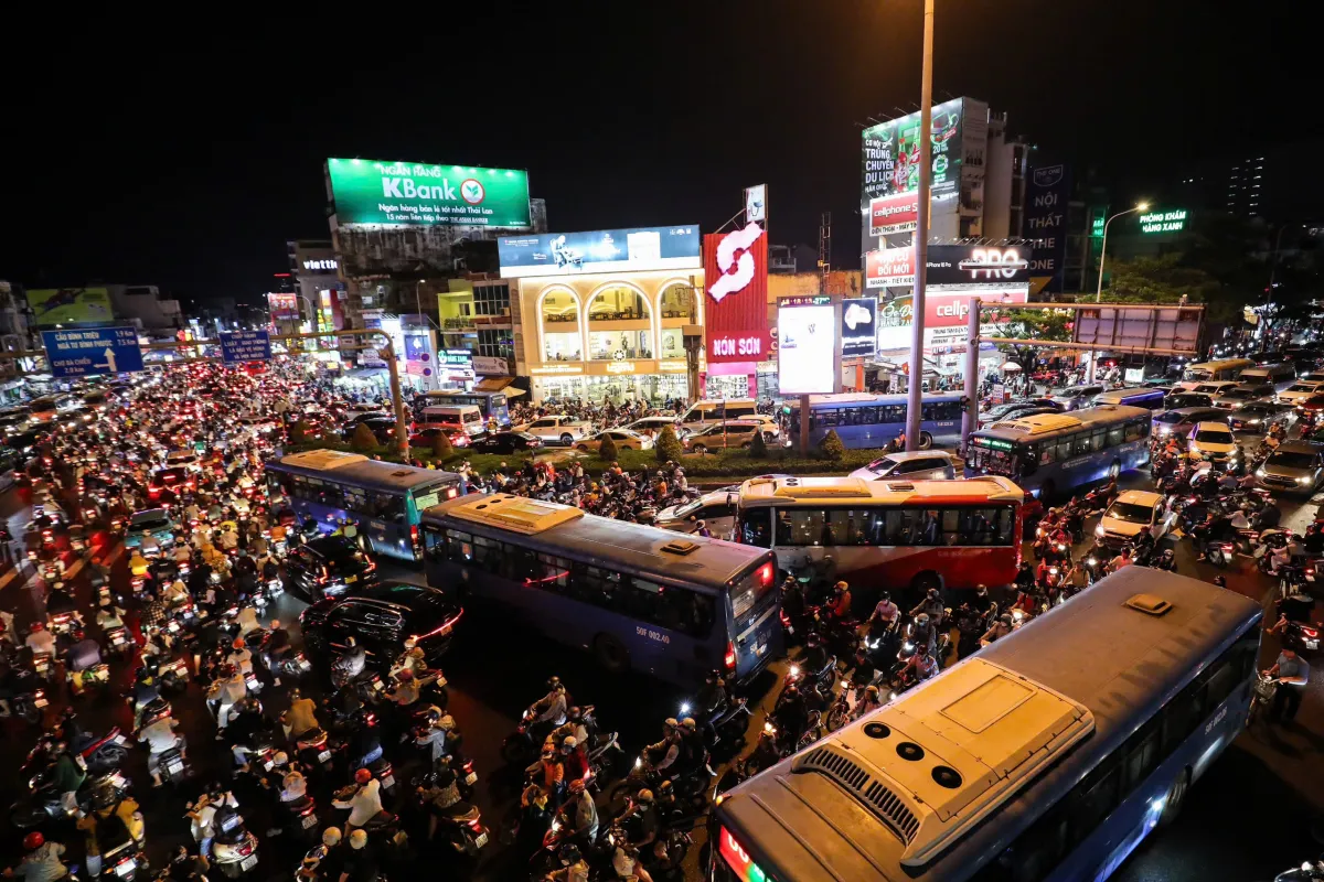 "Lỗ hổng" kẹt xe v&agrave; &ocirc; nhiễm: R&agrave;o cản lớn nhất ngăn TP.HCM chinh phục đỉnh cao du lịch MICE v&agrave; s&ocirc;ng nước- Ảnh 2.