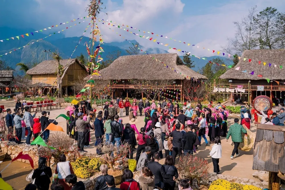 Du lịch th&aacute;ng 12: Đ&ograve;n bẩy chi ti&ecirc;u cuối năm v&agrave; xu hướng "săn lễ hội" l&ecirc;n ng&ocirc;i- Ảnh 1.