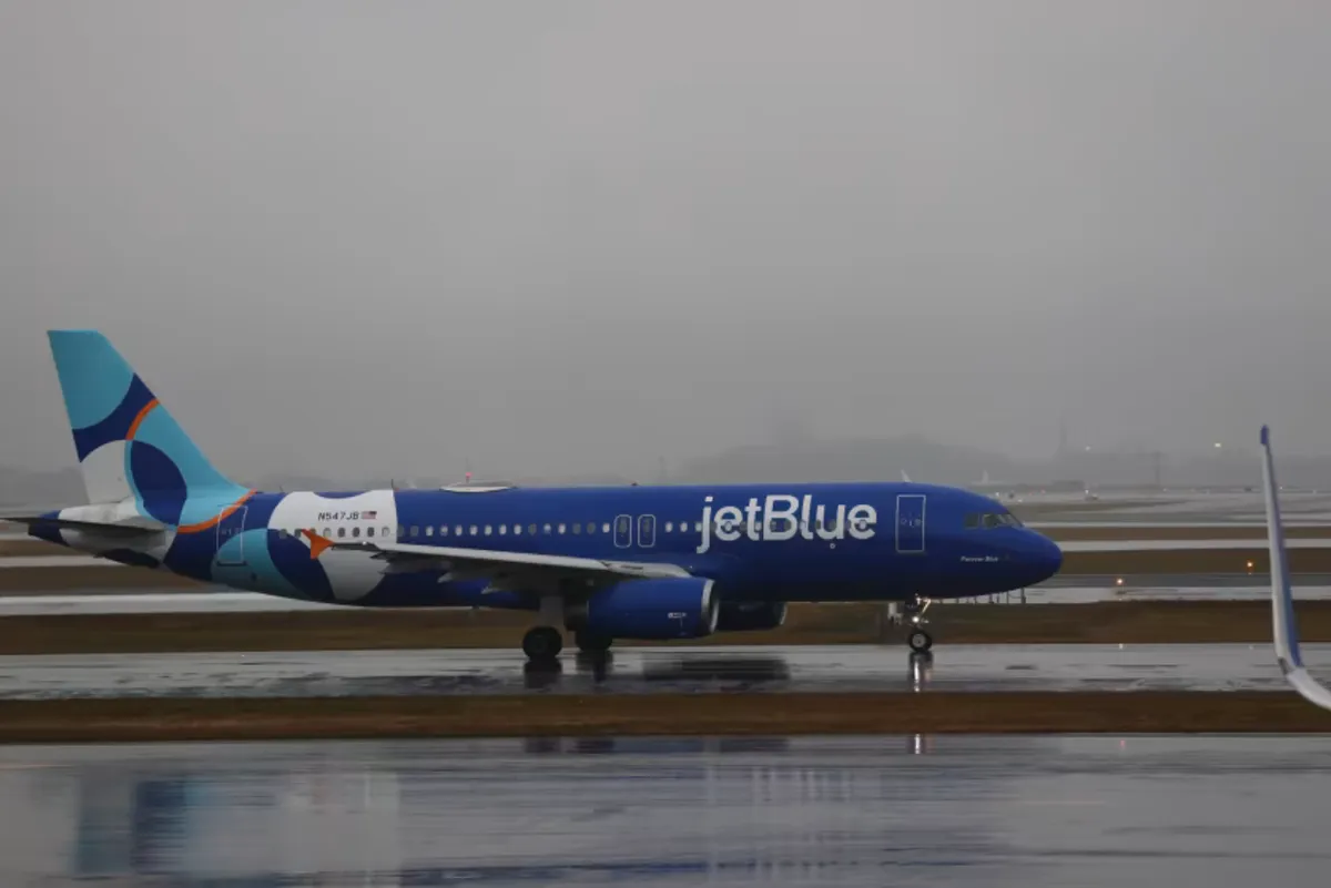 M&aacute;y bay qu&acirc;n sự Mỹ su&yacute;t va chạm với m&aacute;y bay chở h&agrave;nh kh&aacute;ch gần Venezuela- Ảnh 1.