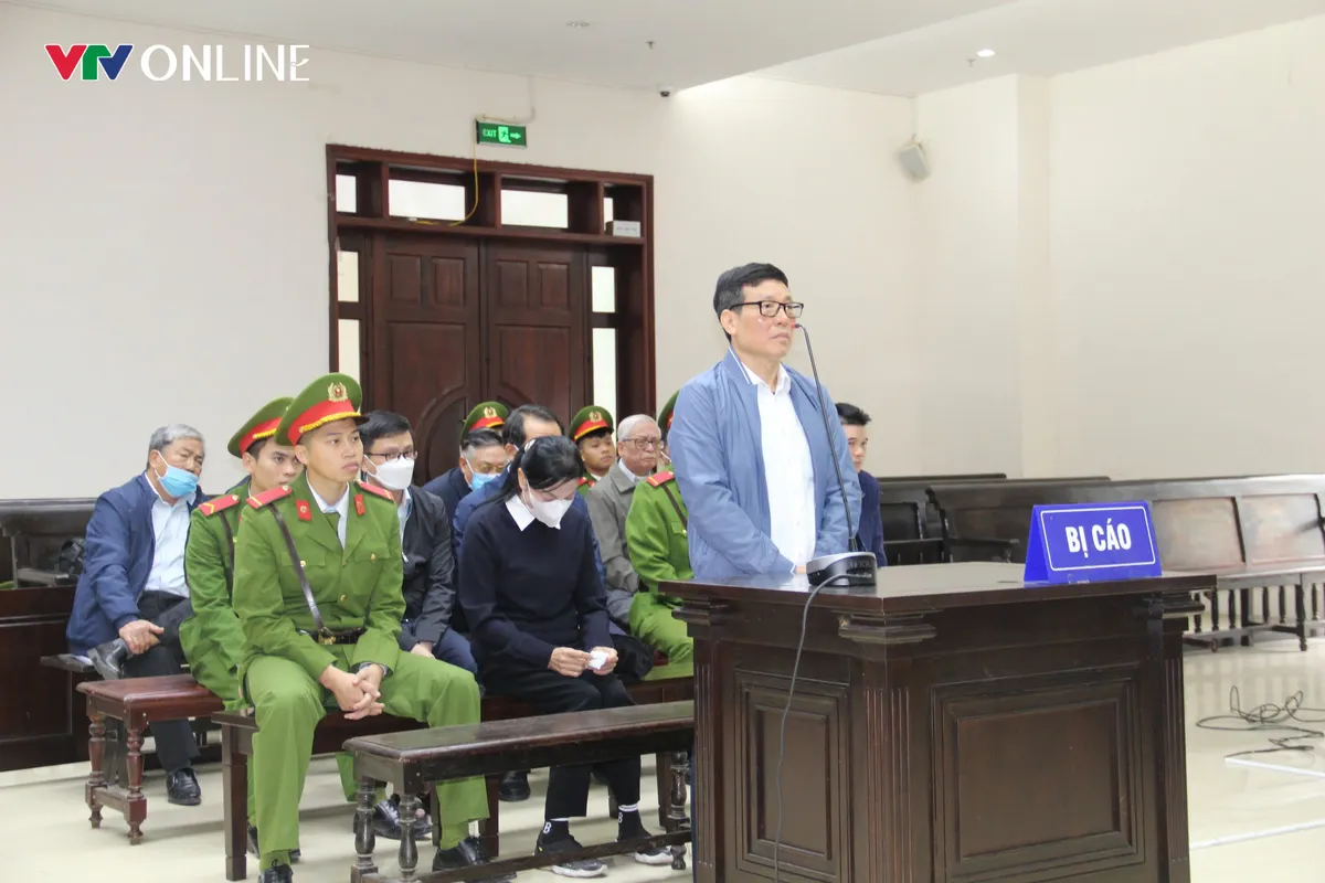 Nhận hối lộ 48 tỷ đồng, b&agrave; Ho&agrave;ng Thị Th&uacute;y Lan kh&oacute;c nghẹn xin giảm &aacute;n - Ảnh 2.