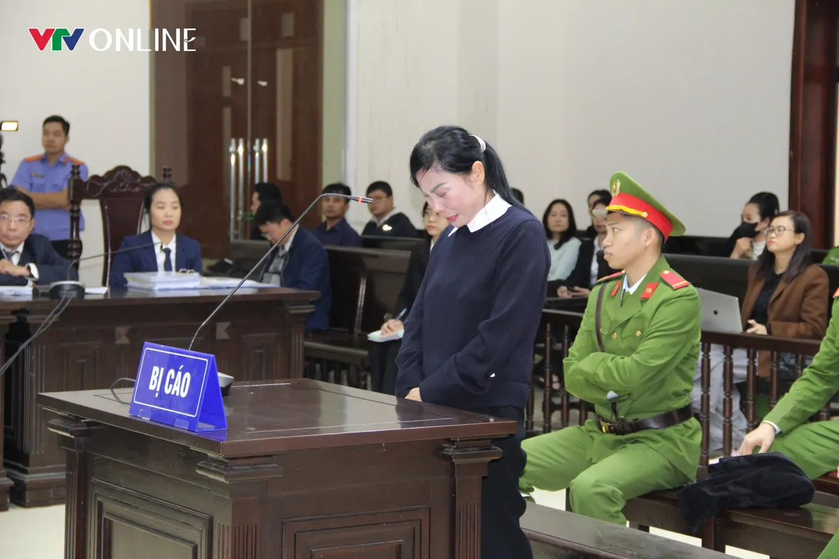 Nhận hối lộ 48 tỷ đồng, b&agrave; Ho&agrave;ng Thị Th&uacute;y Lan kh&oacute;c nghẹn xin giảm &aacute;n - Ảnh 1.