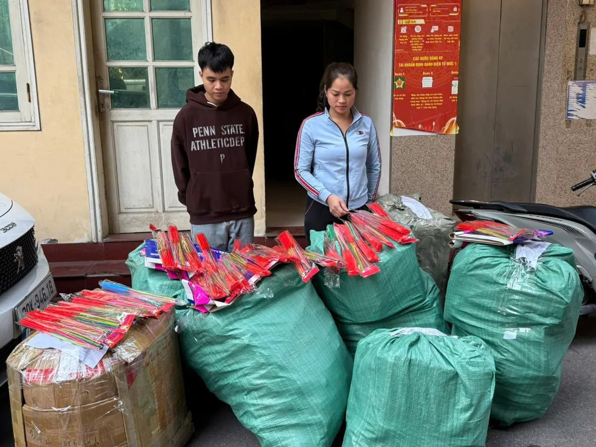 Li&ecirc;n tiếp bắt giữ c&aacute;c đối tượng mua b&aacute;n h&agrave;ng trăm kg ph&aacute;o tr&aacute;i ph&eacute;p  - Ảnh 1.