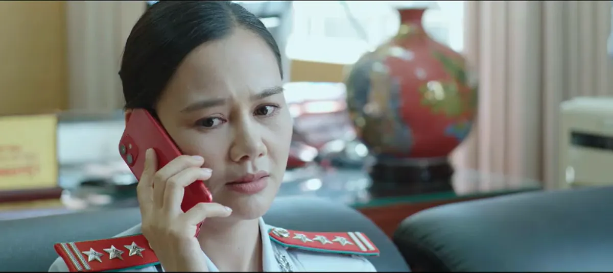 Lằn ranh - Tập 31: Triển được em họ Trinh “chăm sóc” - Ảnh 9. Lằn ranh - Tập 31: Triển được em họ Trinh “chăm sóc” - Ảnh 9.