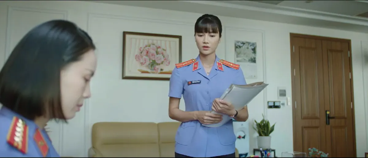 Lằn ranh - Tập 31: Triển được em họ Trinh “chăm sóc” - Ảnh 12. Lằn ranh - Tập 31: Triển được em họ Trinh “chăm sóc” - Ảnh 12.