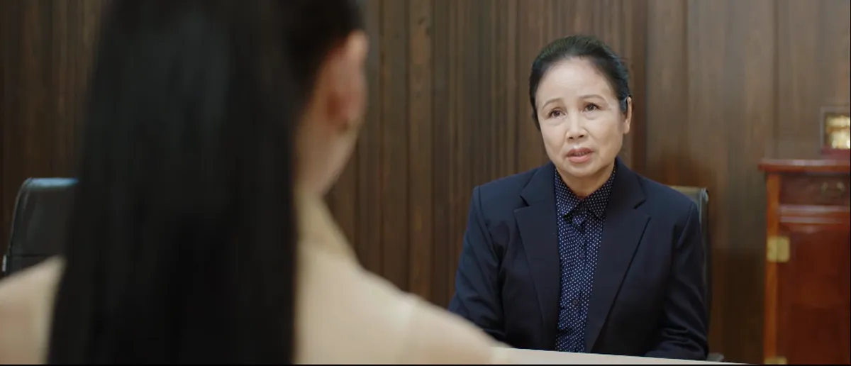 Lằn ranh - Tập 31: Triển được em họ Trinh “chăm sóc” - Ảnh 8. Lằn ranh - Tập 31: Triển được em họ Trinh “chăm sóc” - Ảnh 8.