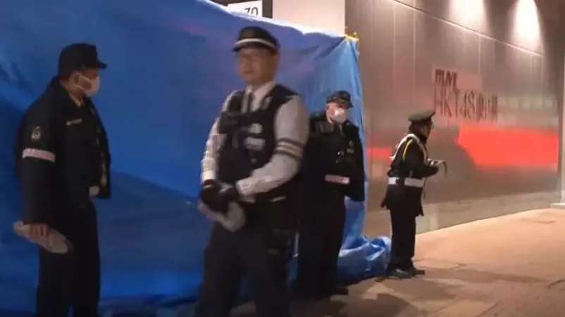 Đ&acirc;m dao tại trung t&acirc;m thương mại ở Nhật Bản, nghi phạm bỏ trốn- Ảnh 1.