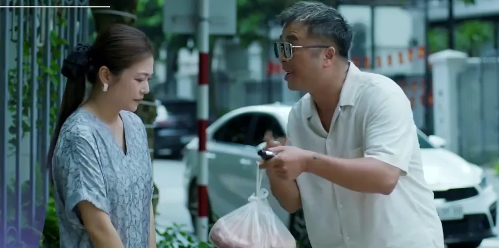 Gia đình trái dấu - Tập 7: Bị khách bùng hàng, shipper U60 cao tay trừng trị- Ảnh 4. Gia đình trái dấu - Tập 7: Bị khách bùng hàng, shipper U60 cao tay trừng trị- Ảnh 4.