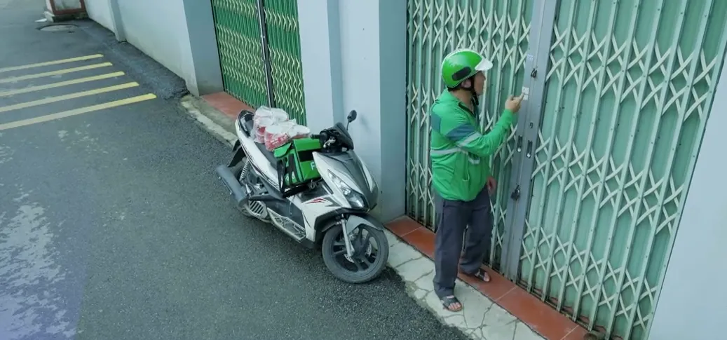 Gia đình trái dấu - Tập 7: Bị khách bùng hàng, shipper U60 cao tay trừng trị- Ảnh 1. Gia đình trái dấu - Tập 7: Bị khách bùng hàng, shipper U60 cao tay trừng trị- Ảnh 1.