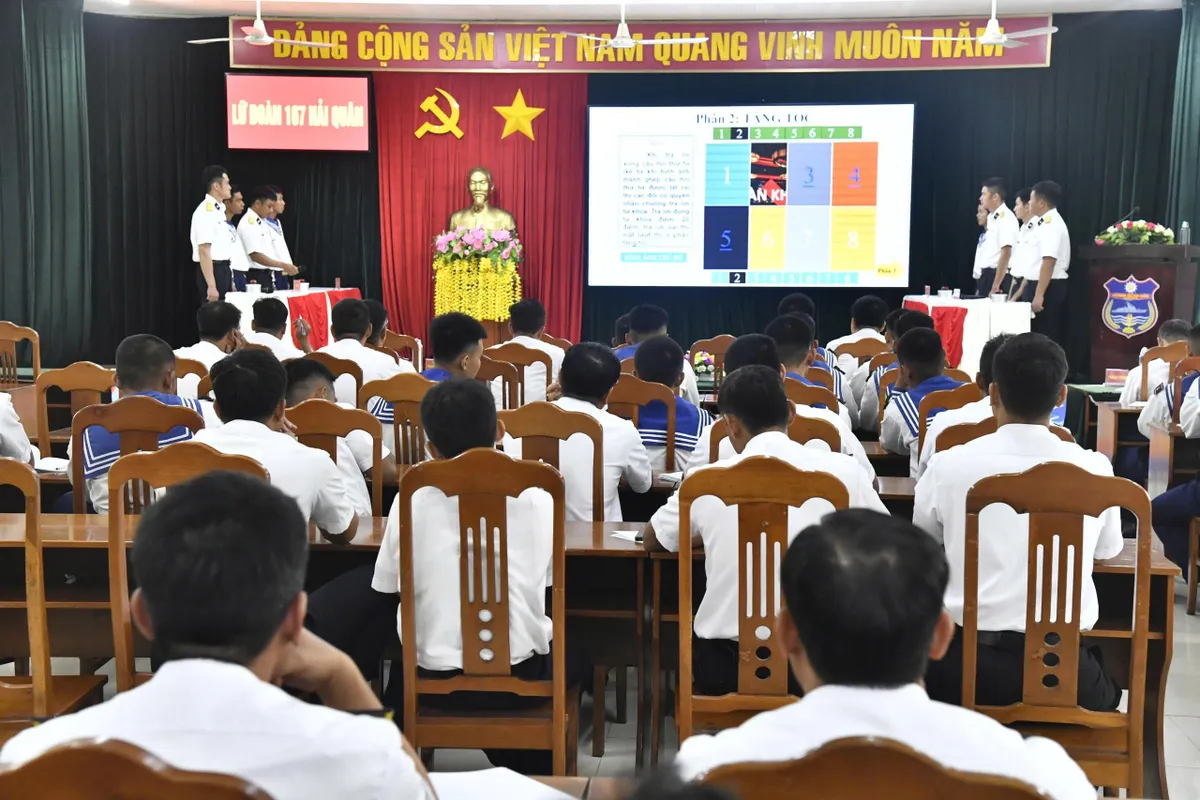 Vùng 2 Hải quân: "Sân khấu hóa" tuyên truyền pháp luật - Ảnh 1.