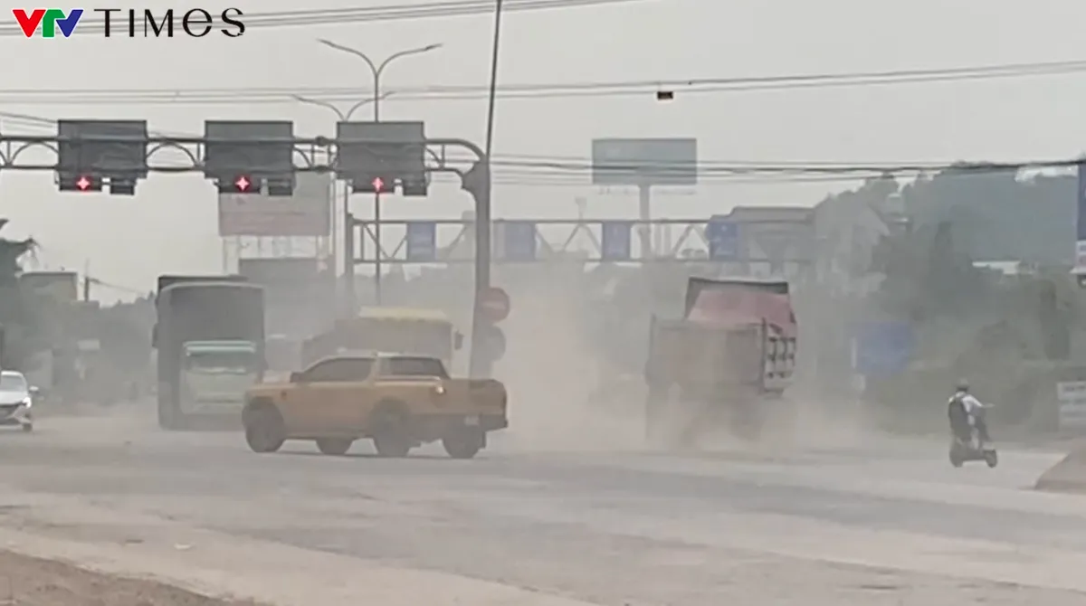 Đồng Nai: Xe ben mỏ đ&aacute; ho&agrave;nh h&agrave;nh g&acirc;y bụi m&ugrave; mịt ra m&ocirc;i trường- Ảnh 3.