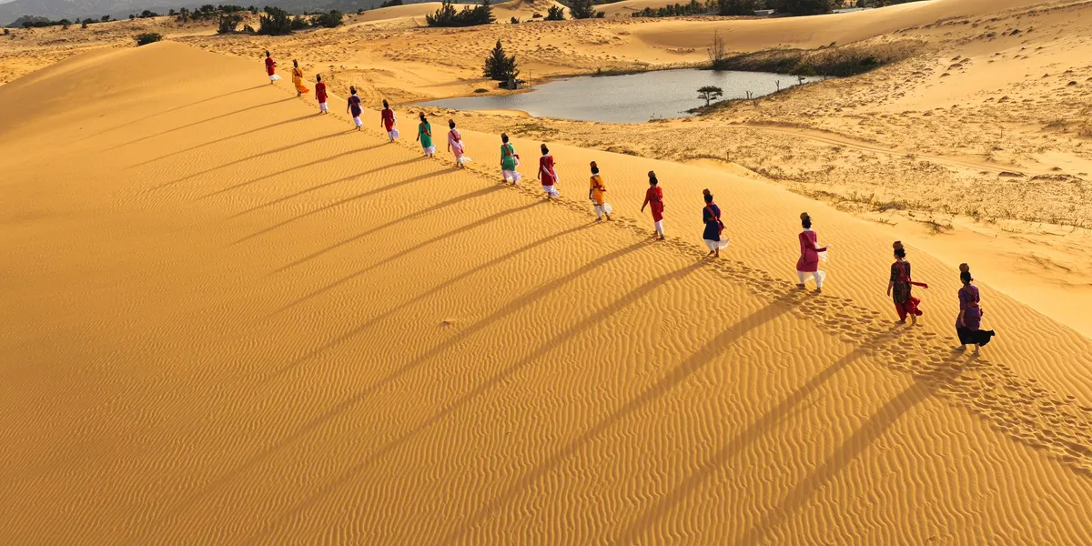 Mũi Dinh &ndash; Sơn Hải: Kh&uacute;c ca hoang dại giữa tiểu sa mạc v&agrave; biển xanh Ninh Thuận- Ảnh 1.