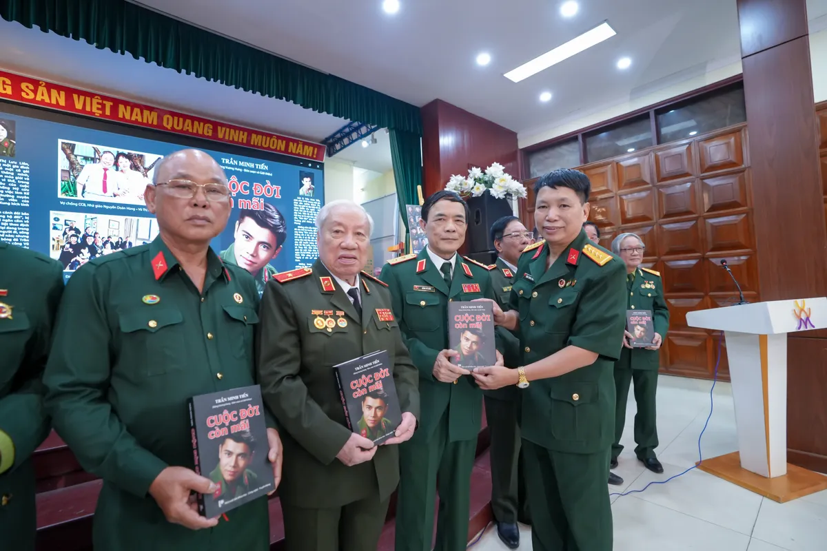 H&agrave;ng trăm t&aacute;c phẩm gi&agrave;u gi&aacute; trị nh&acirc;n văn viết về &ldquo;T&igrave;nh y&ecirc;u trong chiến tranh&rdquo;- Ảnh 1.