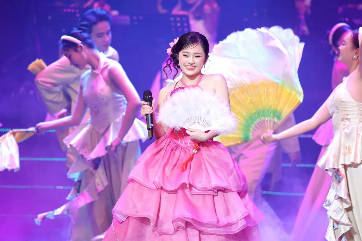 NSƯT Tố Nga bất ngờ với giọng ca 16 tuổi giành giải Nhì Tiếng hát Hà Nội 2025 - Ảnh 2.