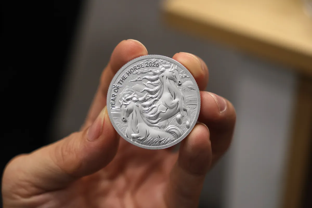 Gi&aacute; v&agrave;ng giảm mạnh - Ảnh 2.